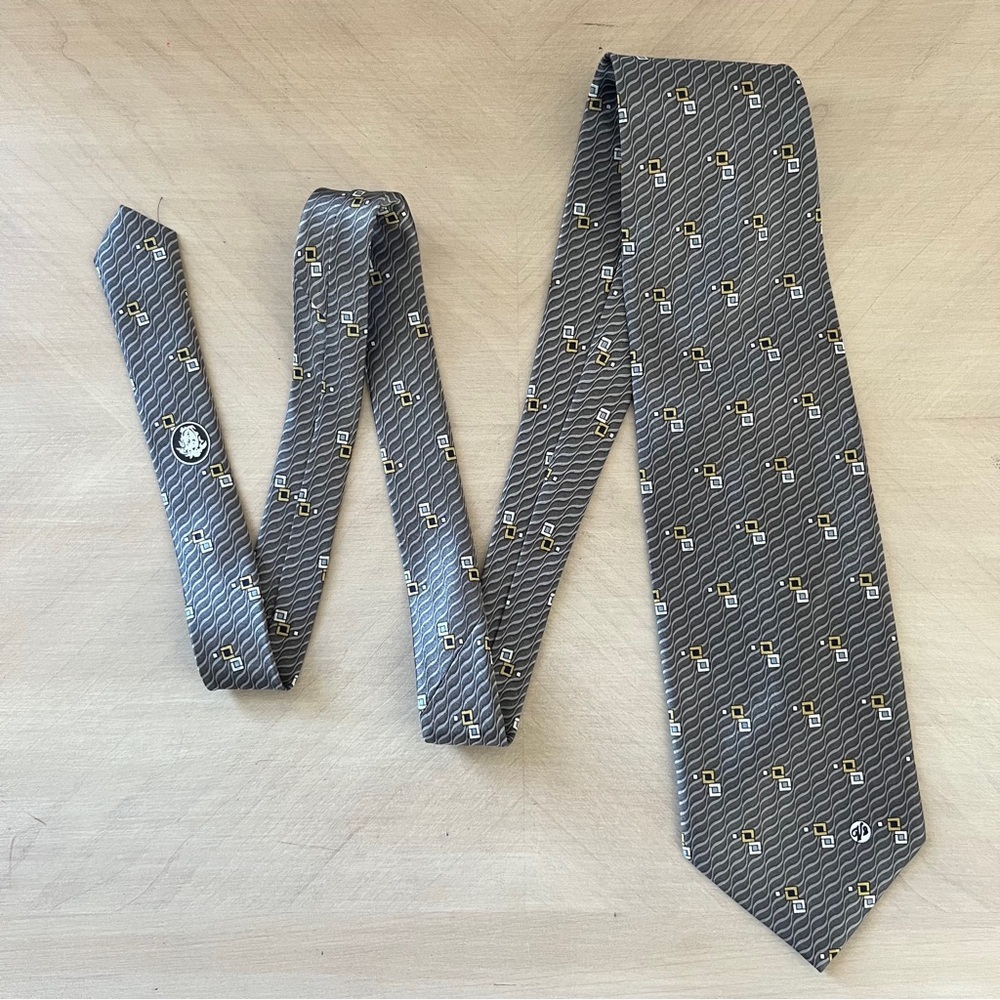 Versace Classic V2 Gray Silk Patterned 4" Tie Abstract Wave Check Hand Made